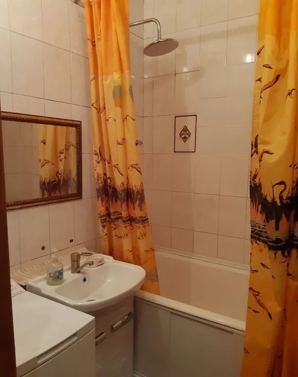 Квартира Комната в 3-х комнатной квартире, рядом с метро — Москва