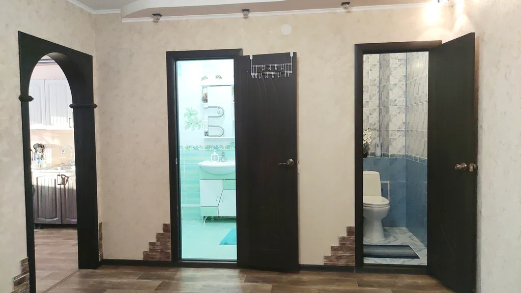 Просторная квартира через дорогу от территории монастыря