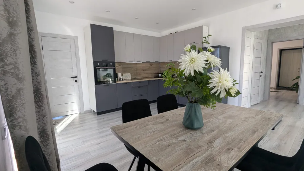 Новый коттедж возле соснового леса