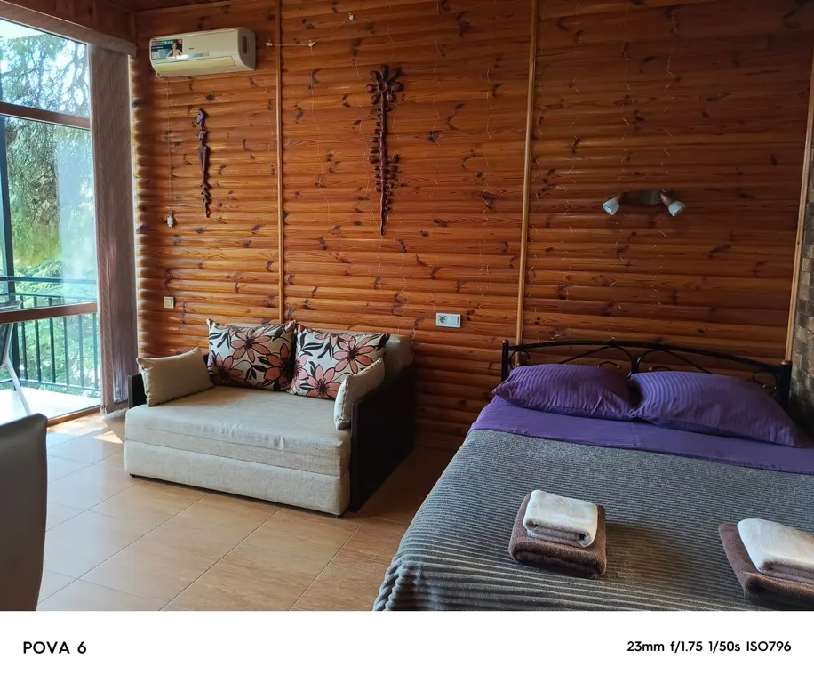 Студия с балконом и панорамными окнами