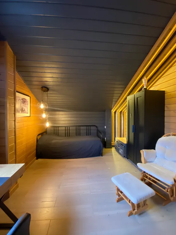 Загородный дом у леса с собственным прудом