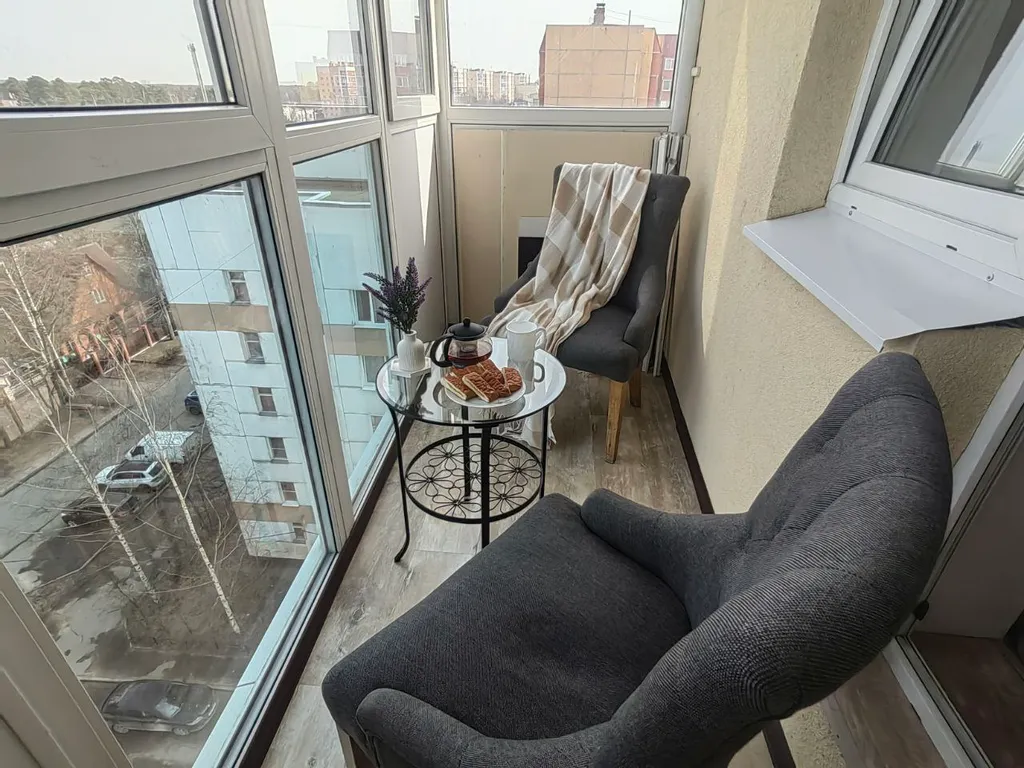 Уютная евродвушка с большой лоджией