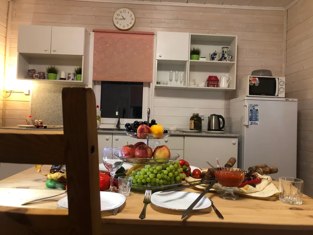 Уютный домик у леса с камином и сауной.