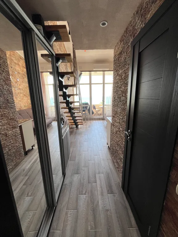 Двухуровневая студия с видом на море