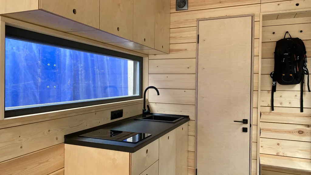 Мини дом с панорамными окнами