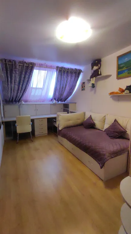 Двухуровневая трёхкомнатная квартира возле моря