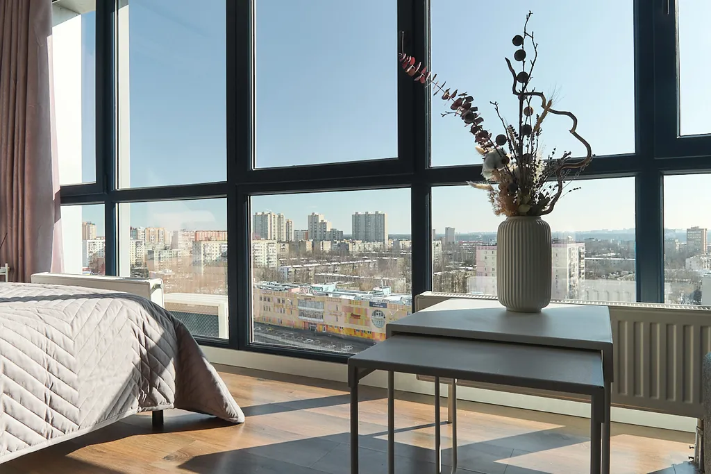 Студия с панорамным видом на город