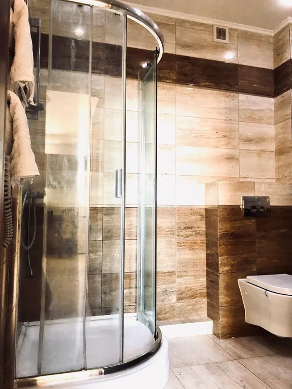 Двухкомнатная, новая, видовая квартира с витражными окнами на парк, море, горы