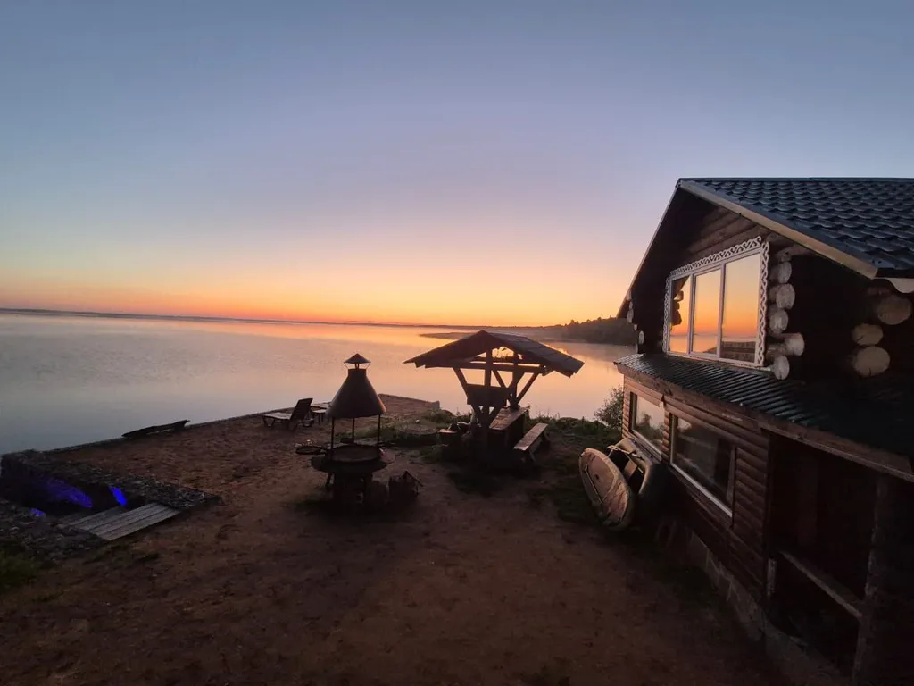 Дом Солнца на берегу озера Сиг