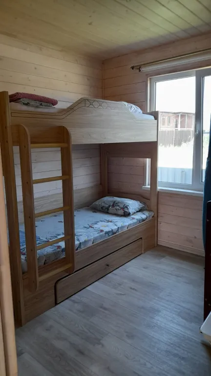 Коттедж с собственной территорией, большой беседкой и мангальной зоной