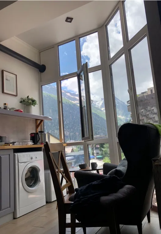 Апартамент с видом на горы в центре