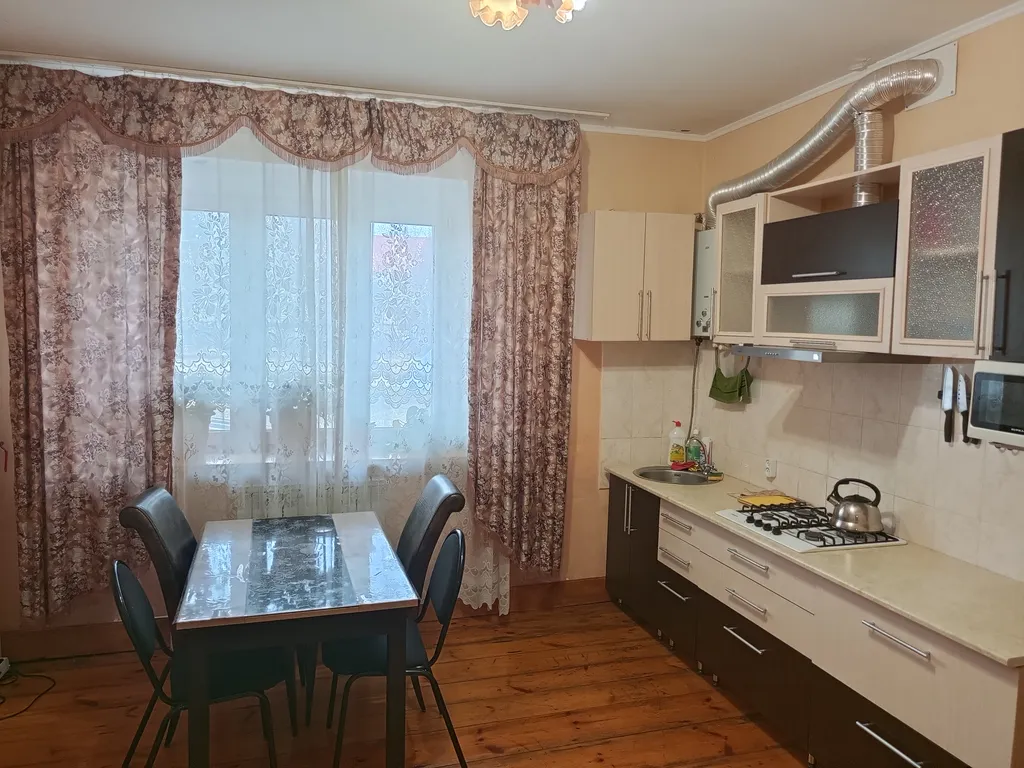 Добротный дом в тихом месте