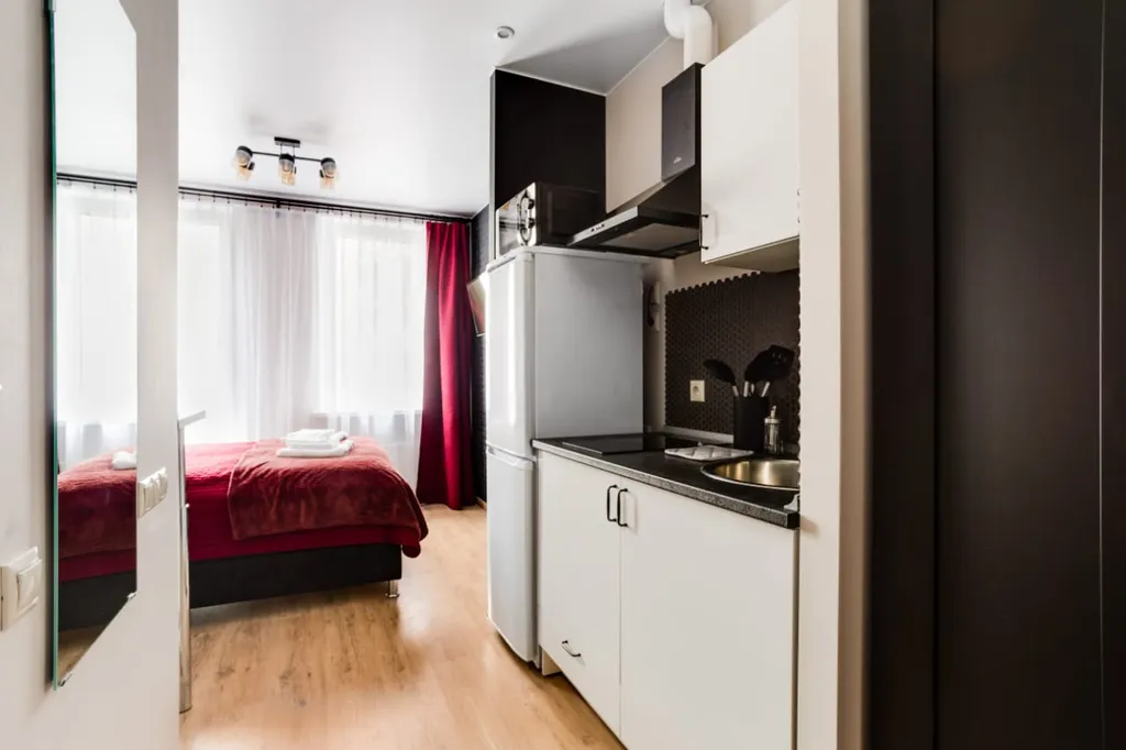 Студия в красном рядом с Мегой