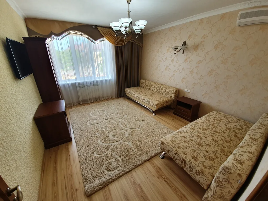 Жилье со своей кухней в частном секторе возле кинотеатра ракета