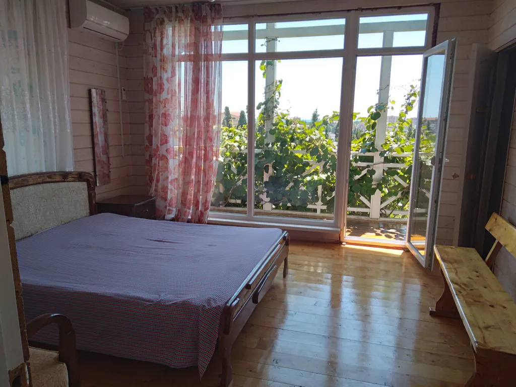 Коттедж Уютный дом в центре города Сухум с видом на город, море и горы — Сухум