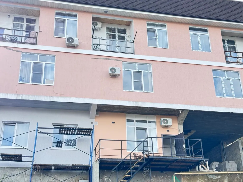 Коттедж Коттедж Уютный таунхаус с террасой и парковкой — Сочи