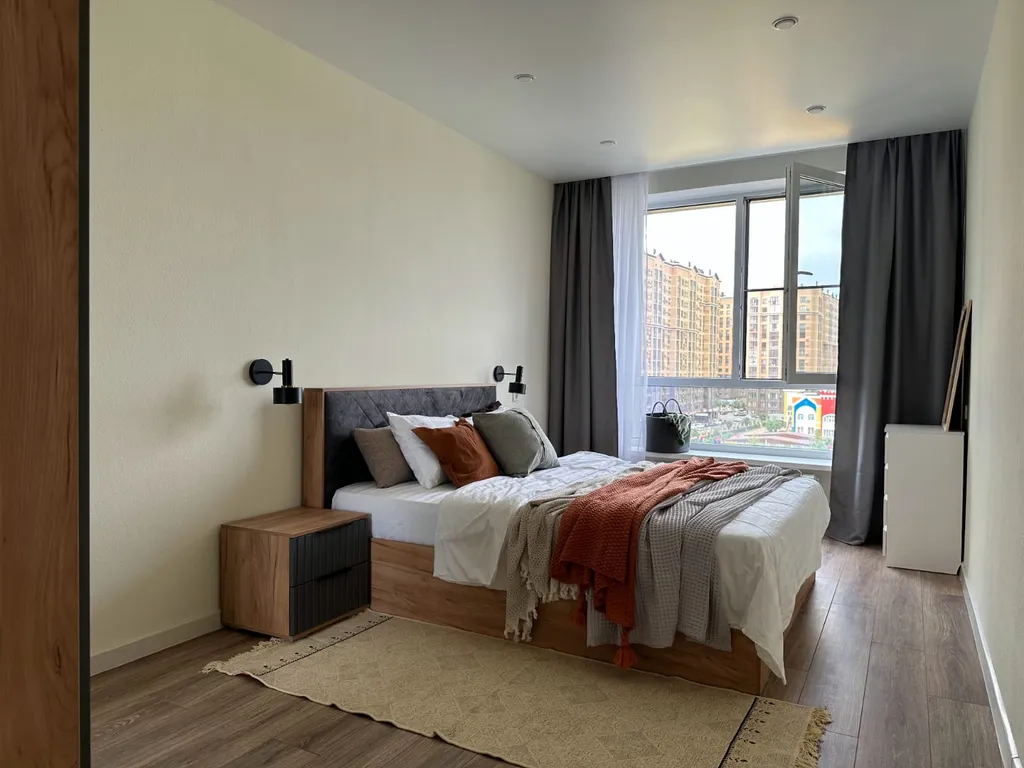 Квартира с видом на сквер и фонтан