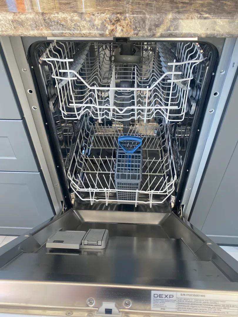 Встроенная посудомоечная машина 