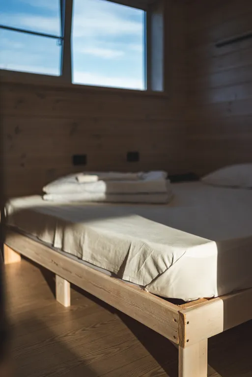 Уютный дом на берегу озера