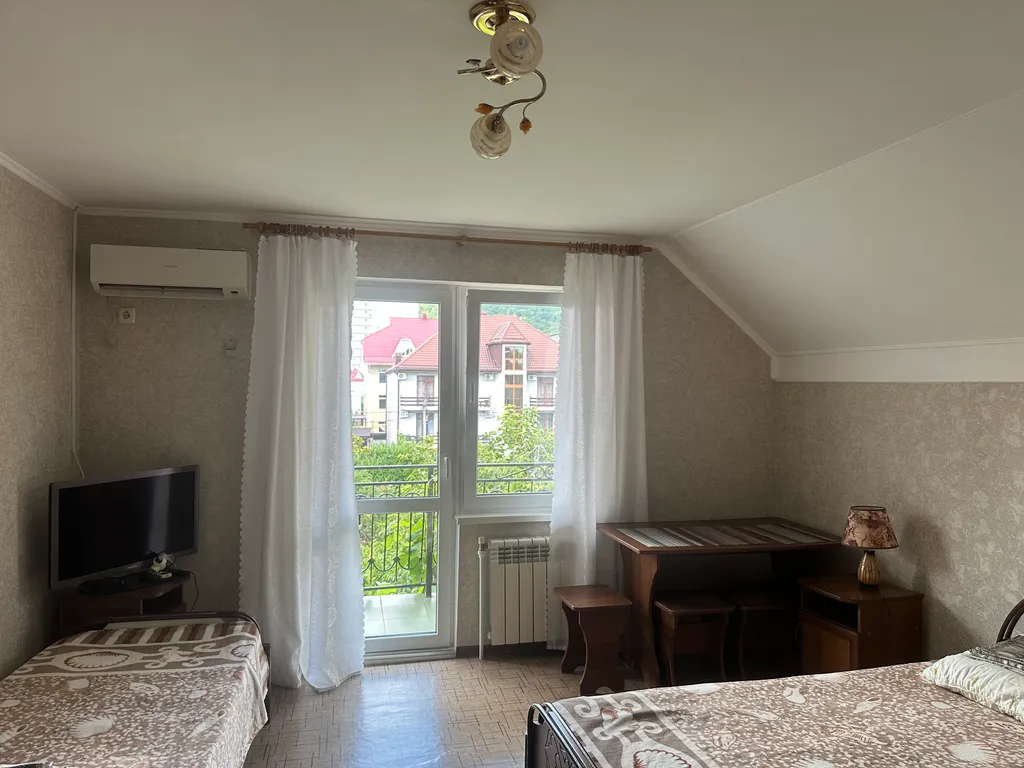 Квартира Квартира Трехместный номер 4 в частном доме Лужайка — Лазаревское