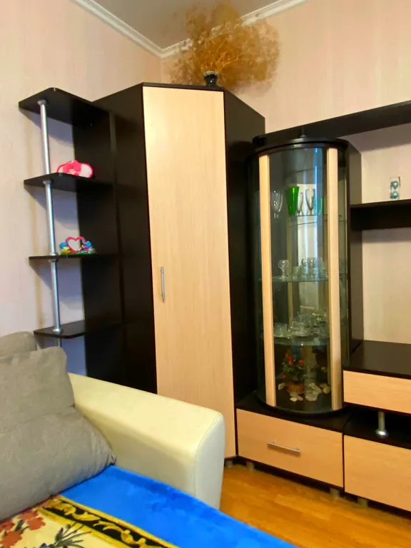 Дом с часами на площади Партизан