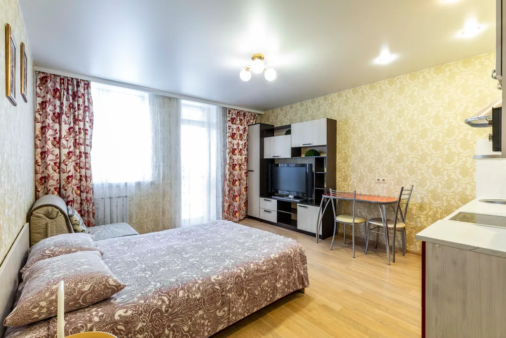 Квартира-студия с балконом для командированных и отдыха