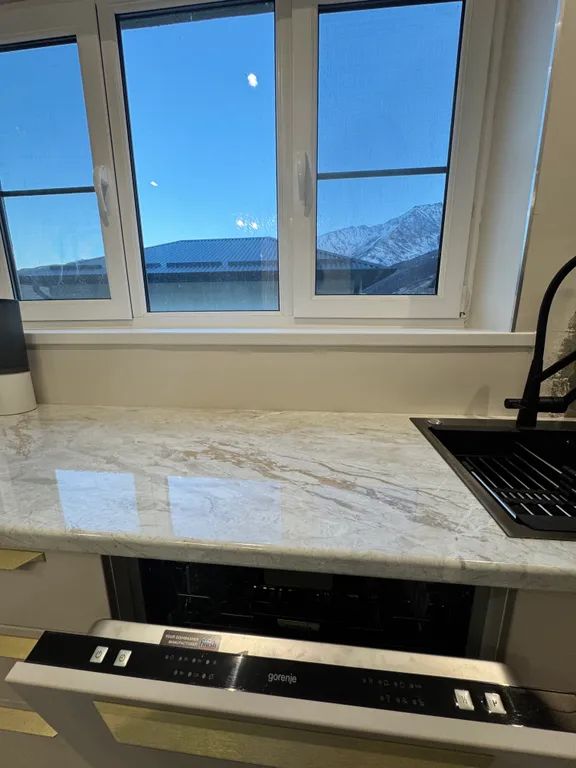 Большой загородный дом с бассейном, баней и рекой