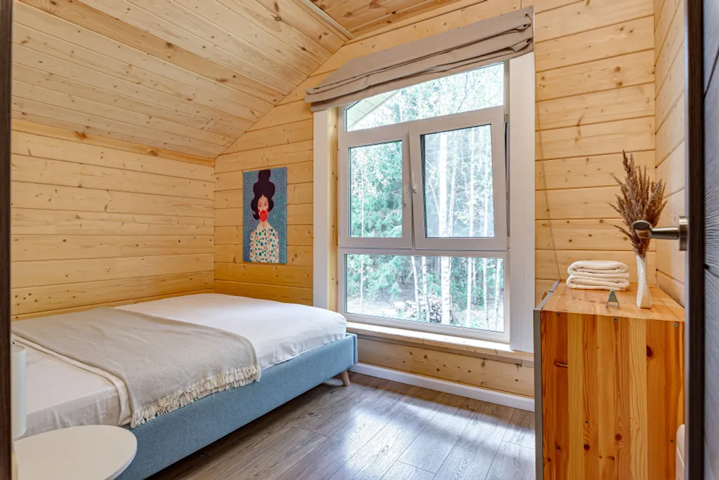 Дом из бруса в лесу с баней и чаном