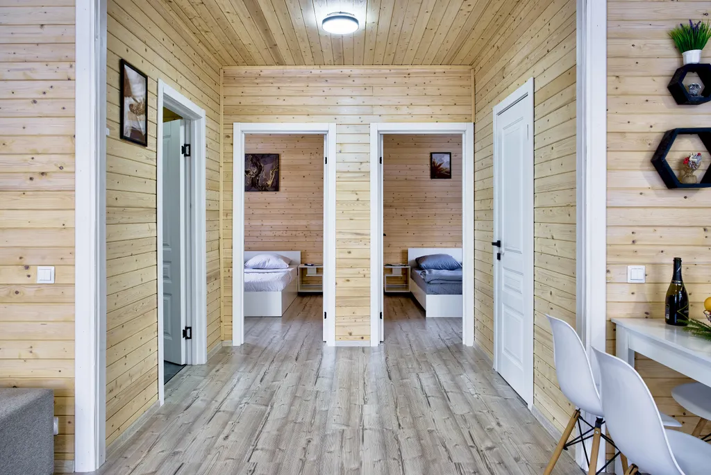 Дом с большой террасой, банным чаном и баней на дровах в окружении леса