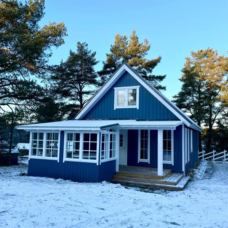 Уютный дом на берегу речки, в финском стиле