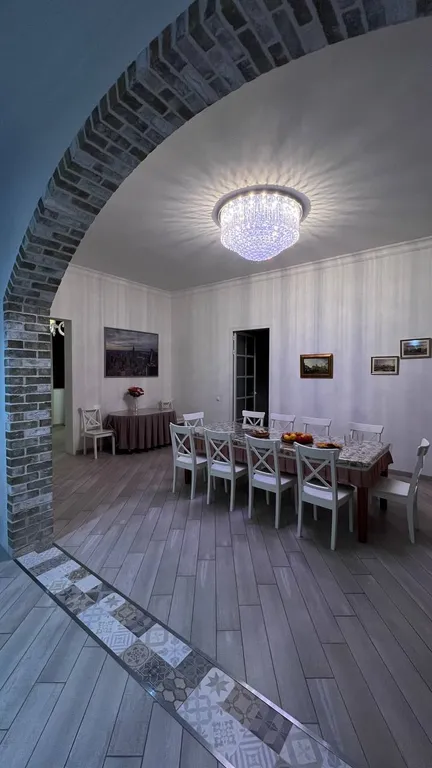 Дом "Вромса" на Хлебной - новый, брутальный, спокойный, комфортный.