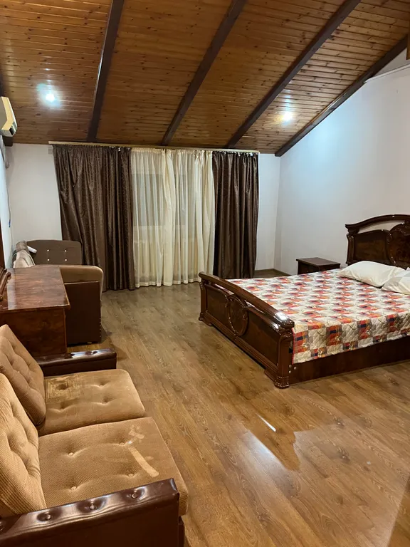 Эллинг на берегу моря