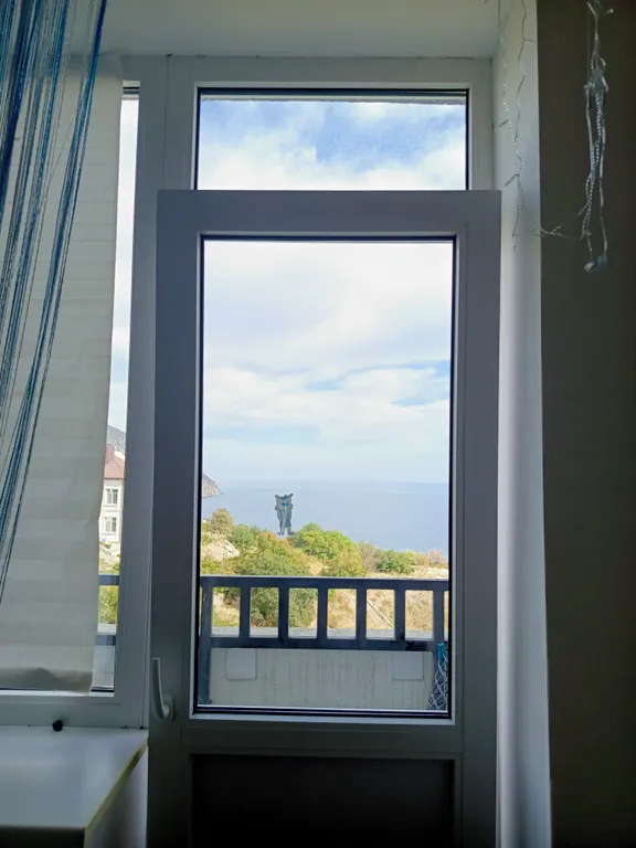 Комната в квартире с видом на море, кондиционер, дом новый