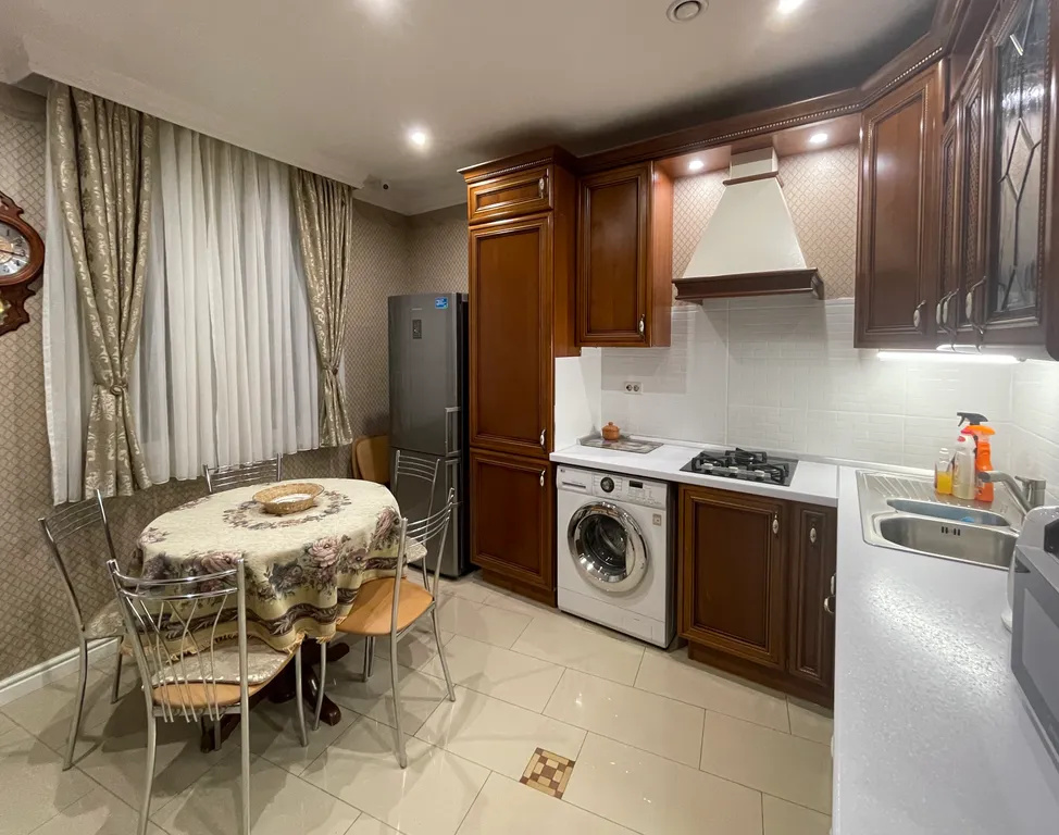 Уютный номер в центре, море - 600 метров