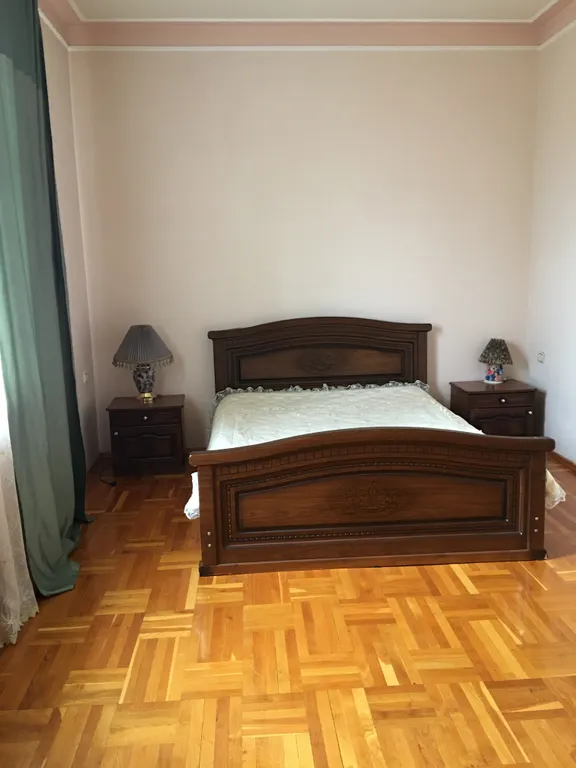 Большой уютный загородный дом с садом