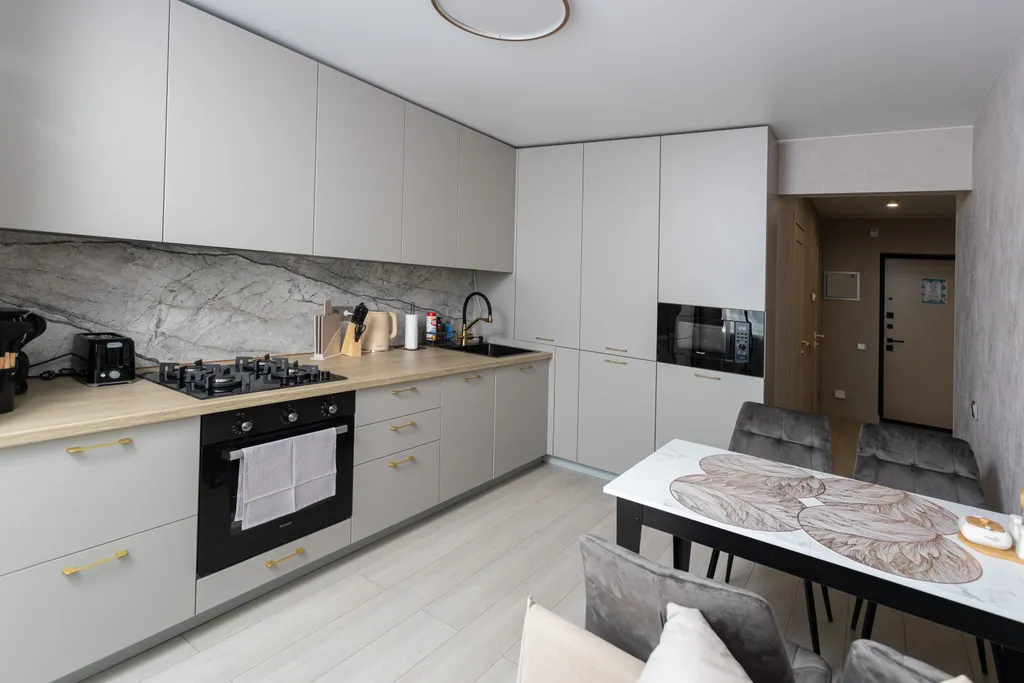 Дизайнерская трёххкомнатная квартира с панорамным видом Смоленска