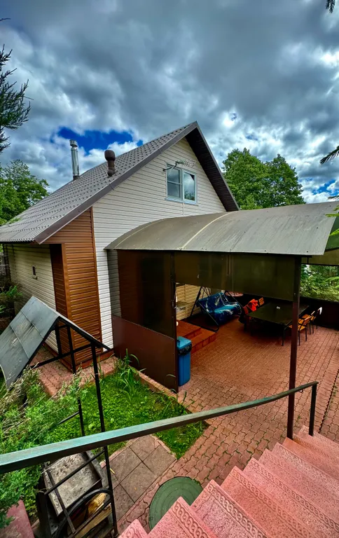 Дом на берегу озера Селигер