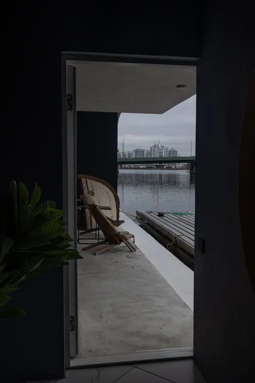 Дом на воде на Крестовском острове