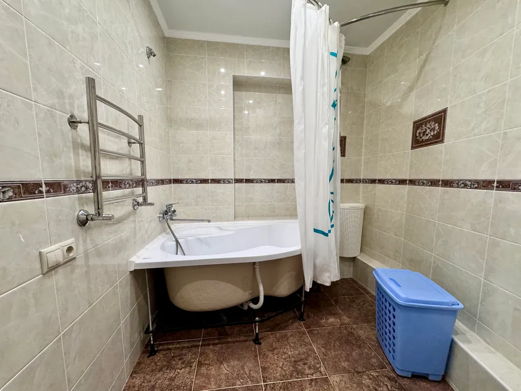 3-этажный дом с садом недалеко от моря