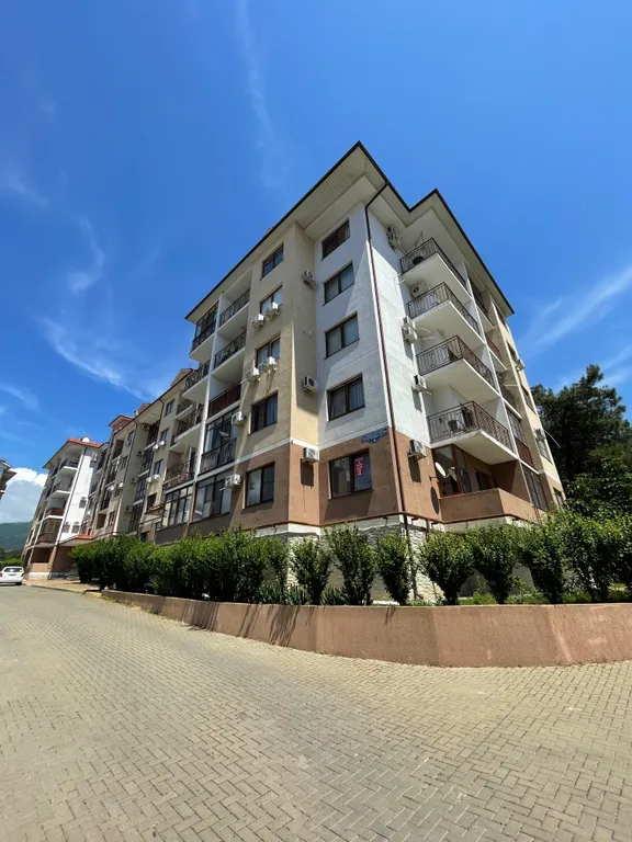 Квартира премиум класса с видом на горы и французским балконом.