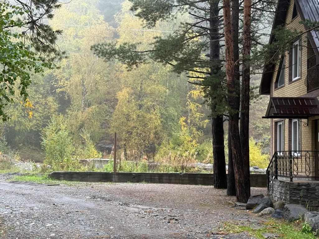 Malkar house с видом на гору Чегет