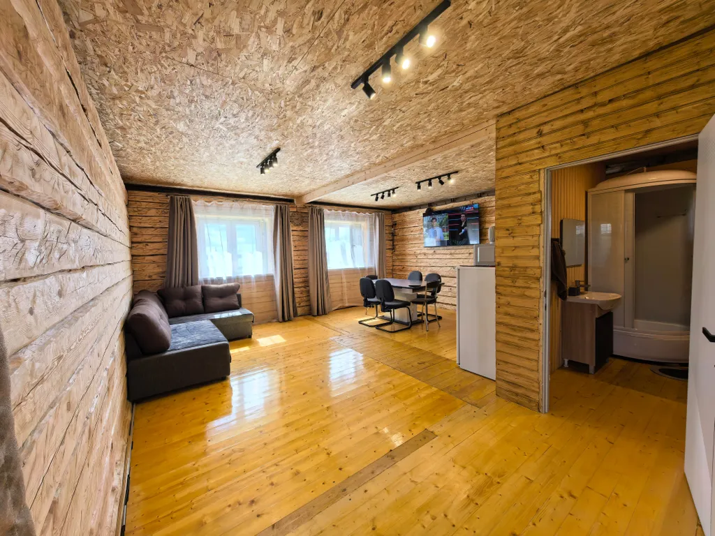 Коттедж Новый дом у озера с бесплатным бильярдом, рядом с турбазой Чайка — Ланино