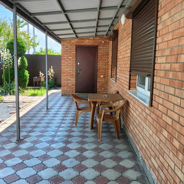 Дом с бассейном