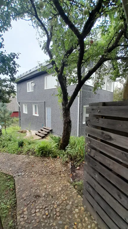 Домик у дуба