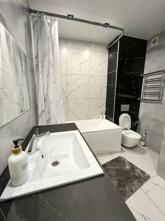 Евро-трехкомнатная квартира возле метро Грушевка