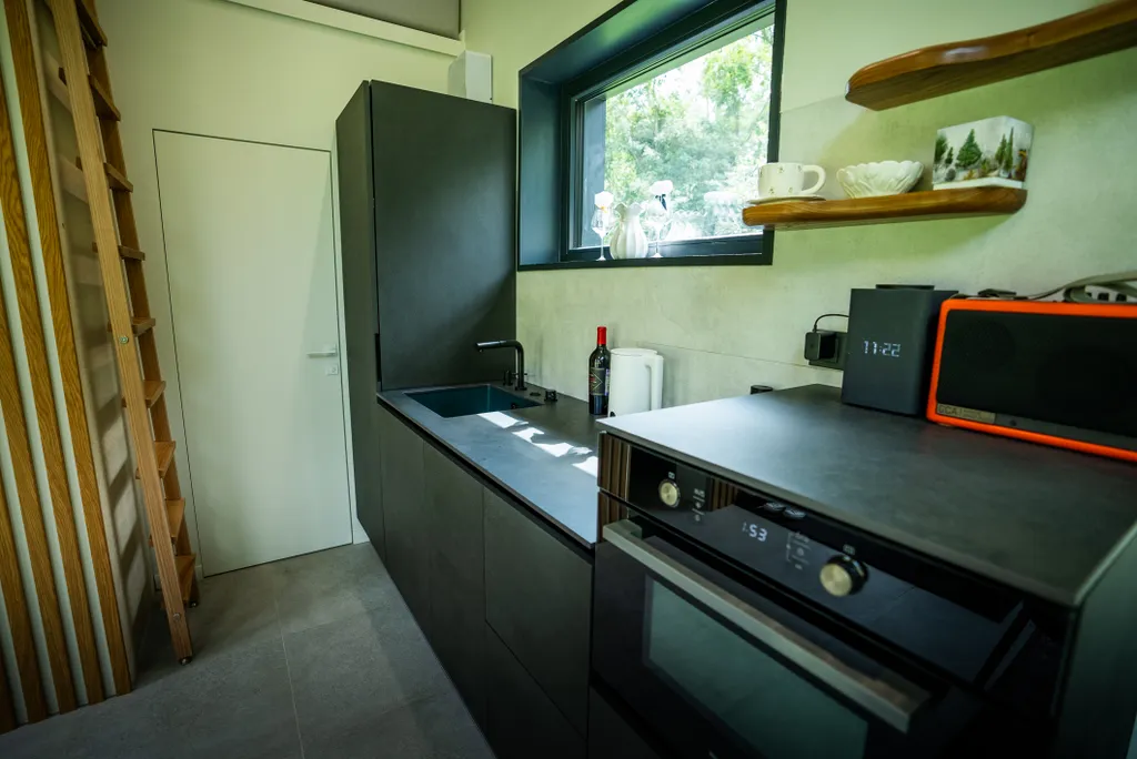 Наедине - дом в лесу