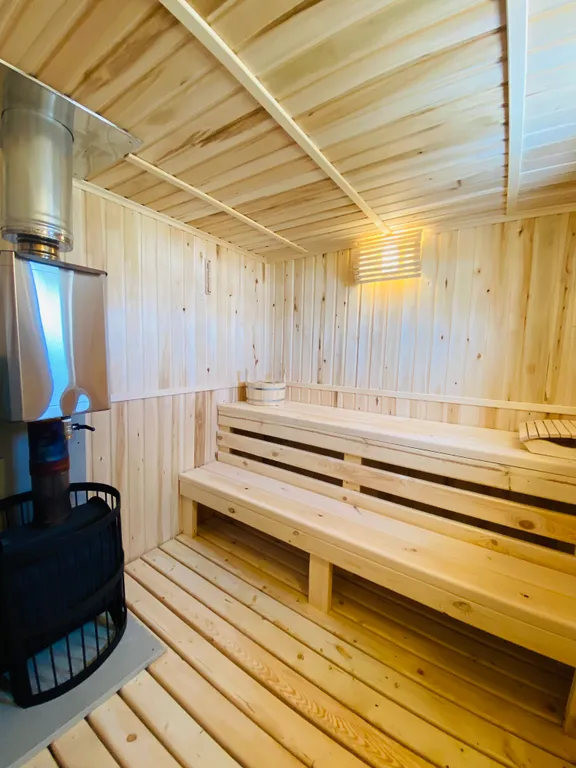 Домик вблизи озера