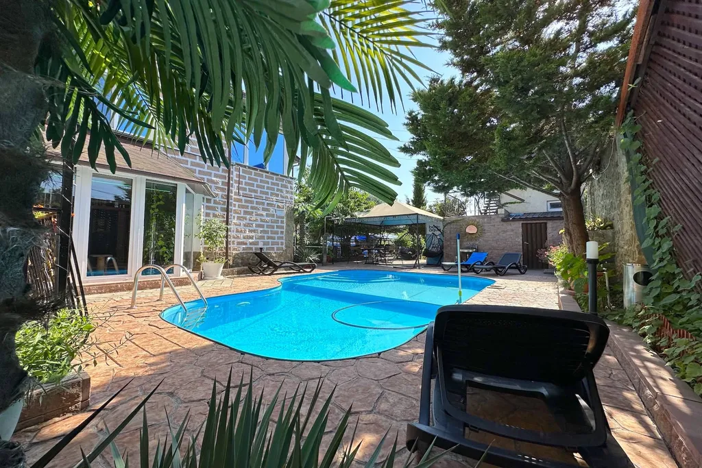 Коттедж 4-комнатный Дом — аренда посуточно в Феодосия