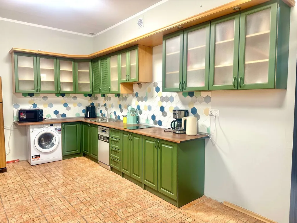 Бюджетная комната для 3 человек, вид на крыши, самый центр