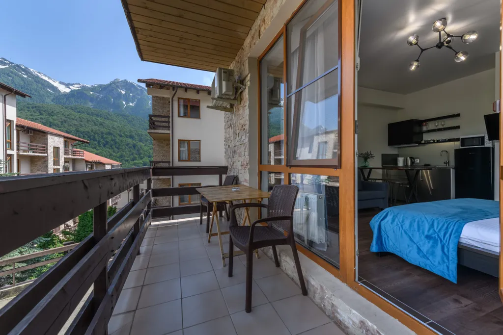 Улучшенная студия, ваша личная сцена с горными декорациями